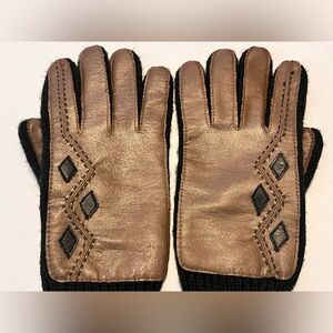 Vintage 80’s Tan and Black Leather Gloves w/ diamond shape details - let’s go!